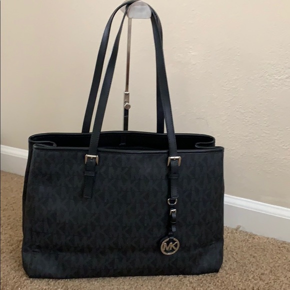 Michael Kors Handbags - Michael kors